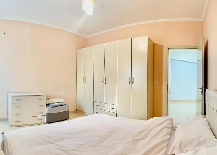 Ferienwohnung The Bllok Spot Tirana