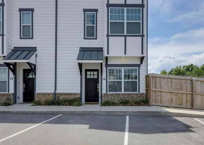 Ten Minutes To Broadway Luxurious Gated Townhome Nashville