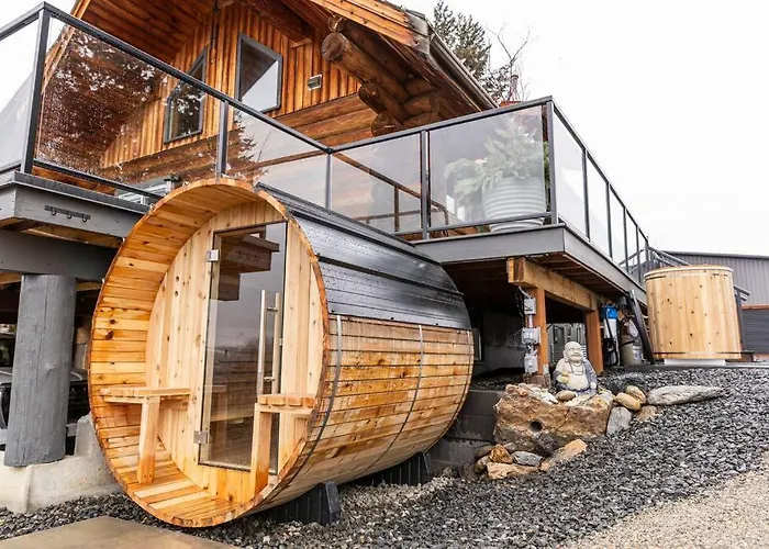 The View Point Lodge Cozy Log House With Hot Tub Vernon