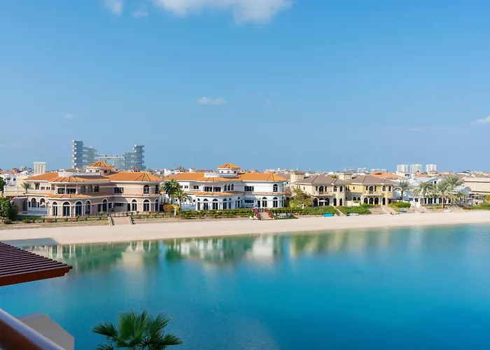 Deluxe Waterfront Unit in Heart Of Dubai Palm Jumeirah