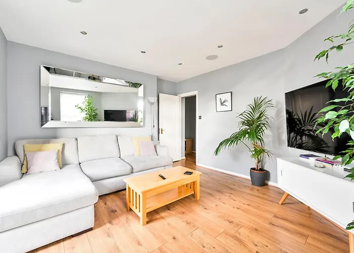 Ferienwohnung Cosy 1-Bed E15, Sleeps 4, 1 Min From Tube Station Near O2 Arena London