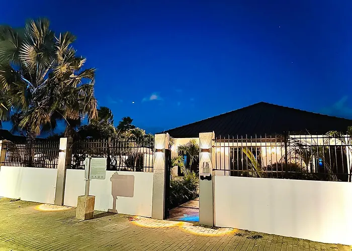 Eagle Stays Aruba-New Stunning One Bedroom Apartment Near Eagle Beach! Oranjestad