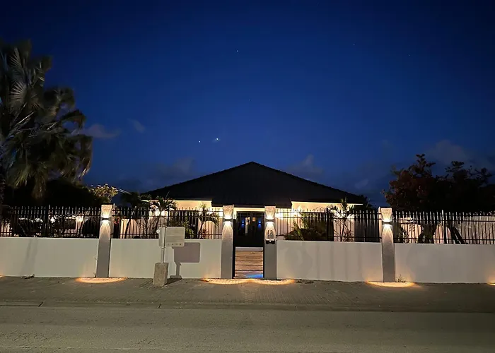 Eagle Stays Aruba-New Luxury, Cozy & Spacious Studio Near Eagle Beach! Oranjestad