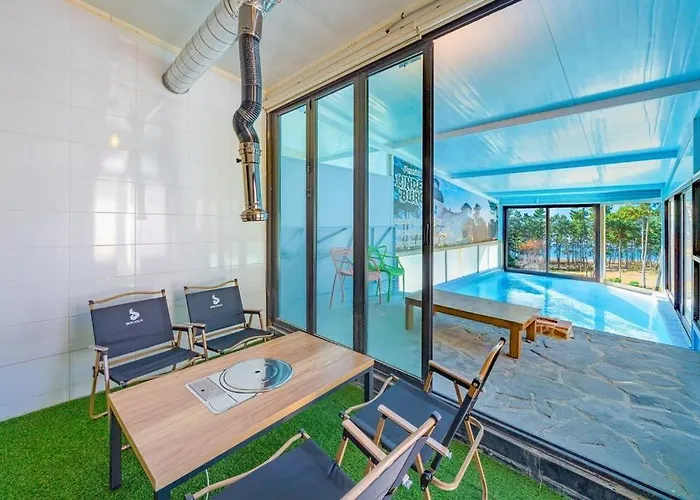 Pool Villa Linderburg Taean