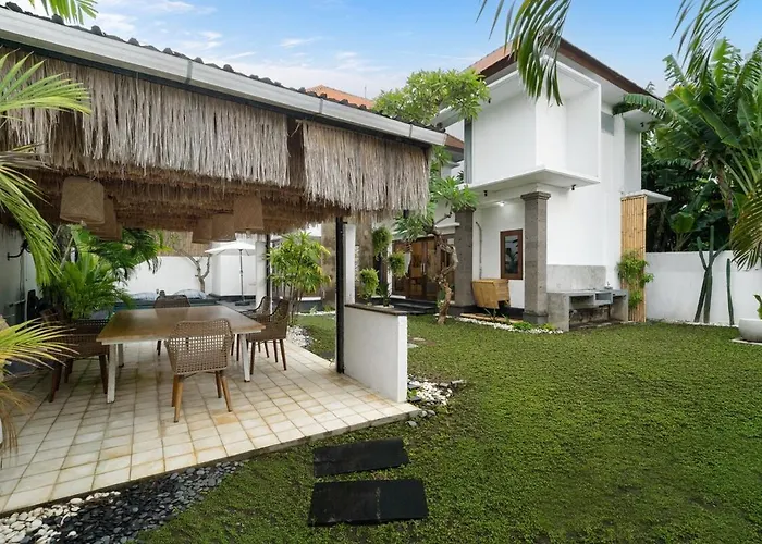 Villa Whisper Beautiful Beach Side Villa Large Garden Parking Sanur