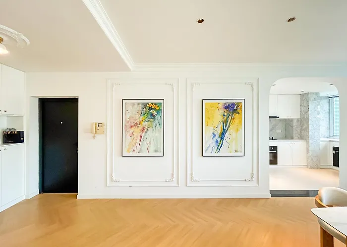 Ferienwohnung Eastern Hub - Bund Branch Simply Luxurious 4 King Beds, Big French Windows with Bund Views Shanghai