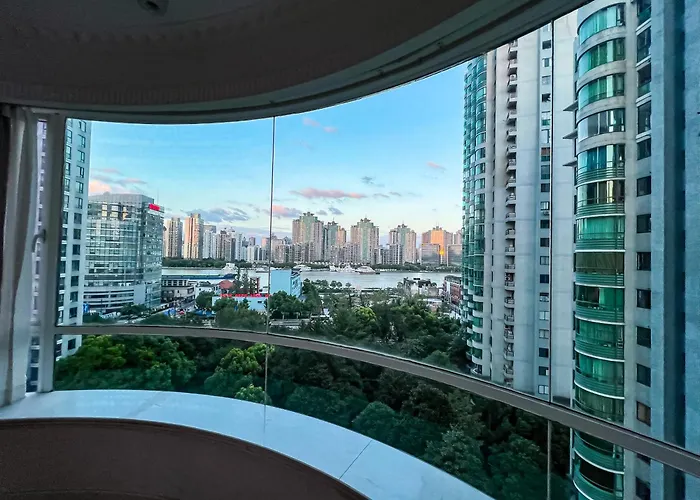 Ferienwohnung Eastern Hub - Bund Branch Simply Luxurious 4 King Beds, Big French Windows with Bund Views Shanghai