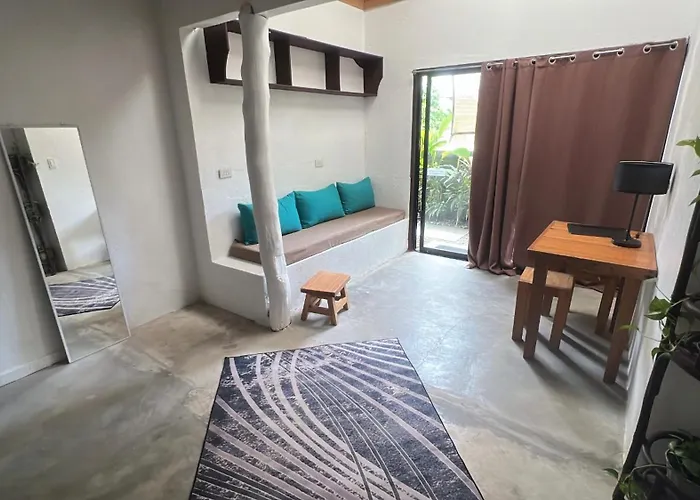 Yay Lodge Siargao, 2Br, Fast Wifi, Ac & Fan General Luna 