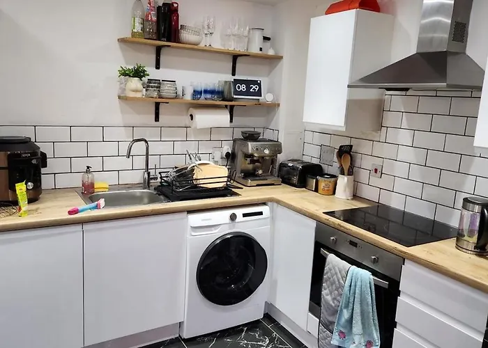 Modern Room In A Shared Flat Near Haymarket Edinburgh