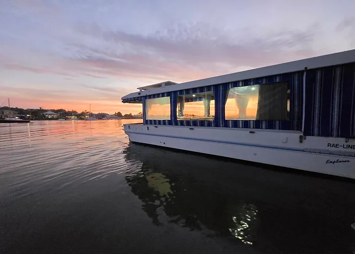 Liquid Spirit Noosaville Houseboat " Experience More "