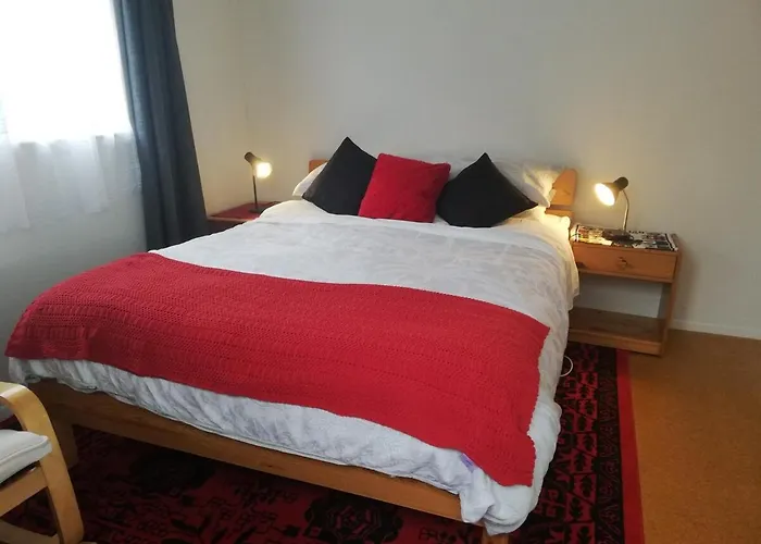Songbird Sleepout With Bathroom And Mini Kitchenette Hamilton