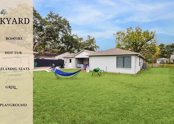 Luxury 4Bd 2Ba W Hot-Tub & Cinema Room - 14 Guest Houston