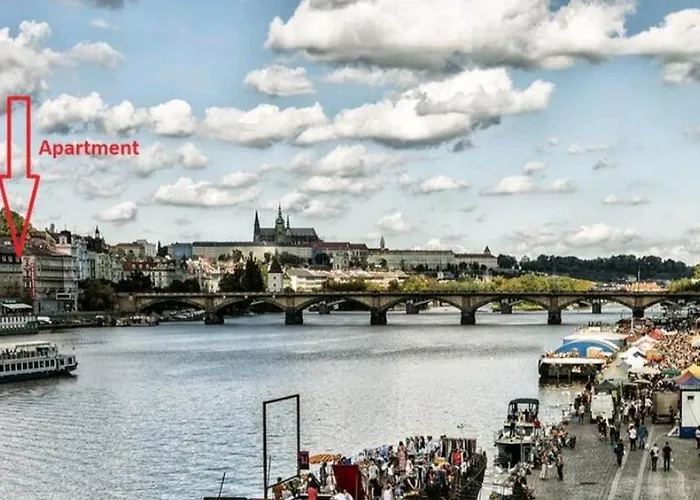 Urban, 2 Bedroom, Six Min Tram Charles Bridge Prag