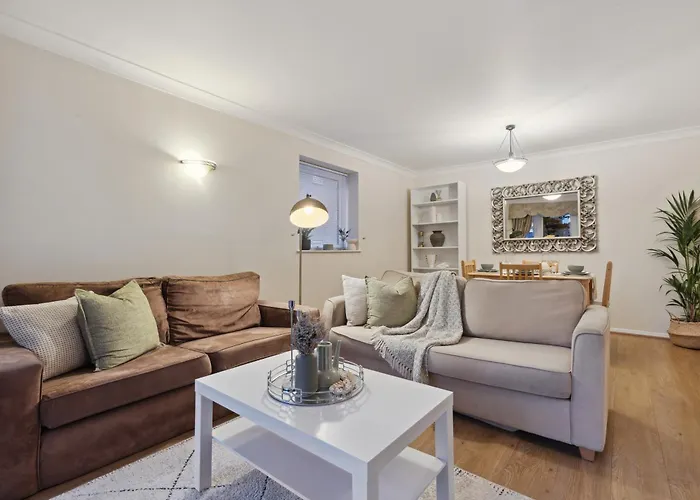 Ferienwohnung Parea Living - Quaint And Stylish Flat W Sunny Terrace London