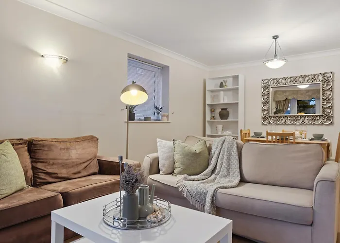 Ferienwohnung Parea Living - Quaint And Stylish Flat W Sunny Terrace London