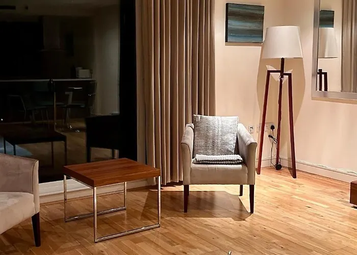 Comfortable & Well-Located 2 Bed Apartment In Chelsea London