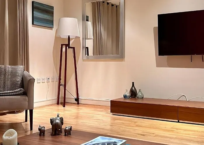 Comfortable & Well-Located 2 Bed Apartment In Chelsea London