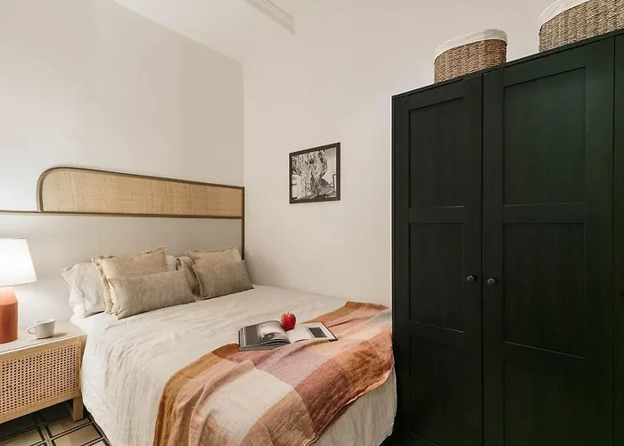 Veduto - 2 Bedrooms In Eixample Esquerra Barcelona