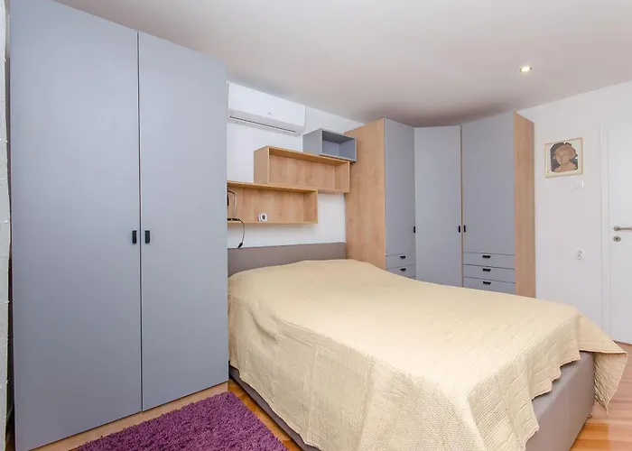 Apartment Sunny Split