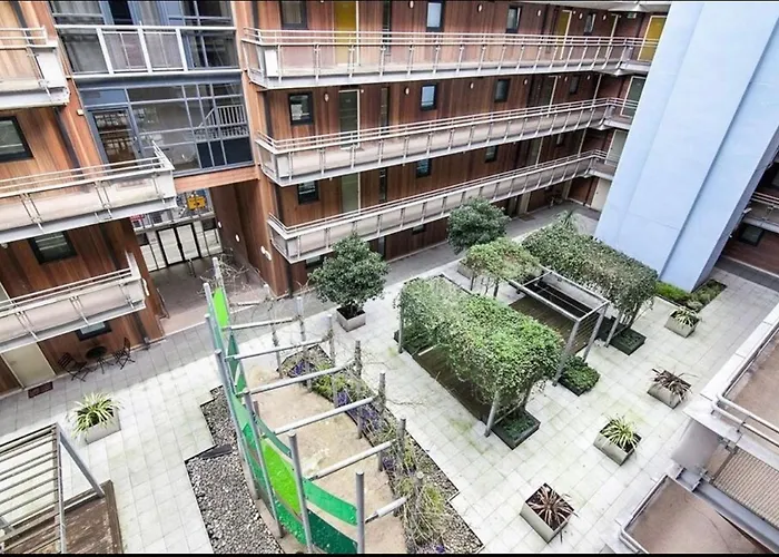Spacious Central Penthouse Apartment With Parking Manchester