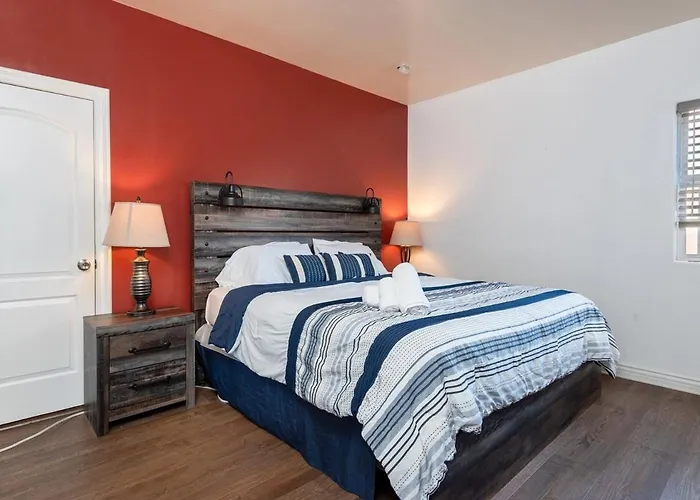 Spacious 2Br Apartment With Full Kitchen & Dining In Beverly Hills Los Angeles