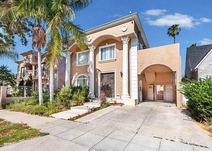 Spacious 2Br Apartment With Full Kitchen & Dining In Beverly Hills Los Angeles