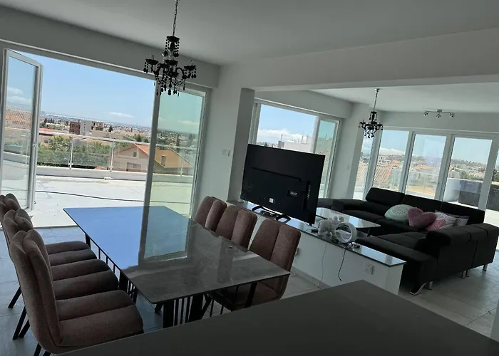 Ferienwohnung Penthouse Great View Hydromassage Penthouse Hottub Limassol