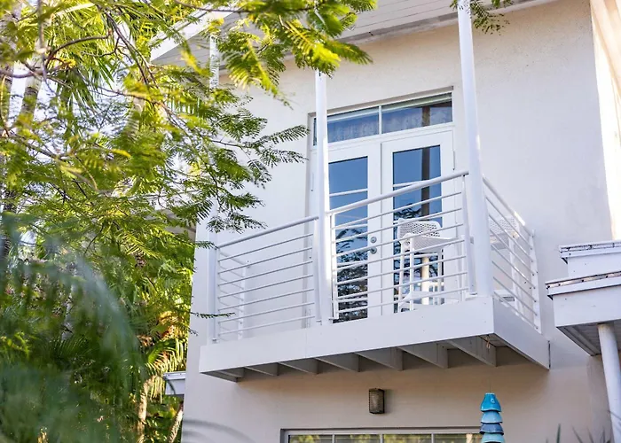 New Hidden Oasis- Waterfall Pool Close To Beach Key West