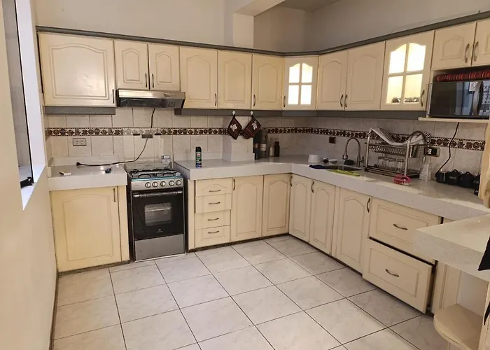 Casa Amplia En Miraflores Lima