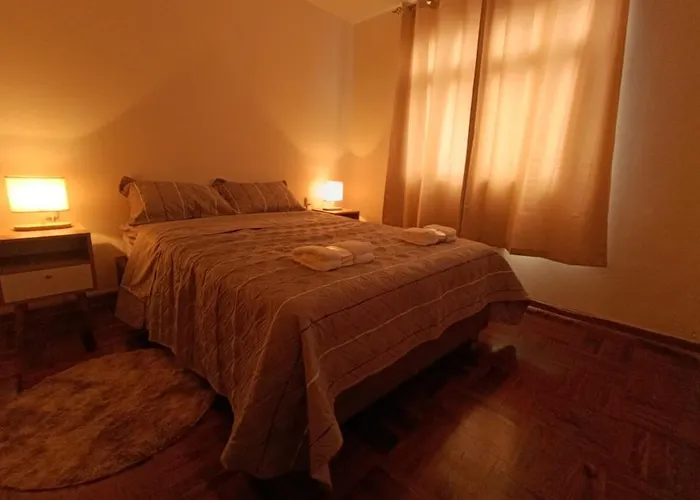 Casa Amplia En Miraflores Lima