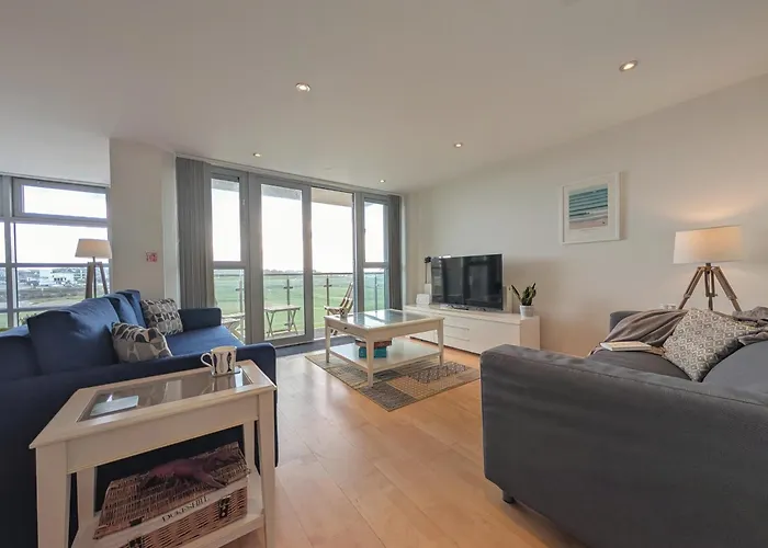 Ferienwohnung Newquay Oceanfront Town Pad With Atlantic Views