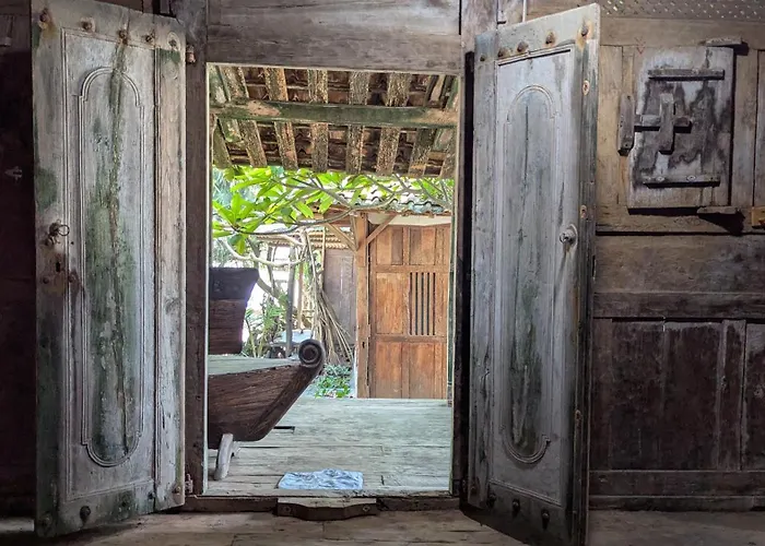 Cafe De Paris Homestay Girijati