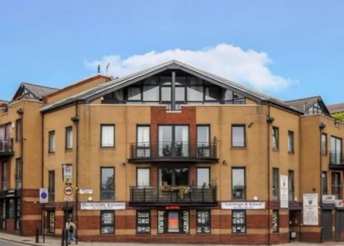 Stylish 1 Bed Apartment - Sleeps 4 & Free Parking London