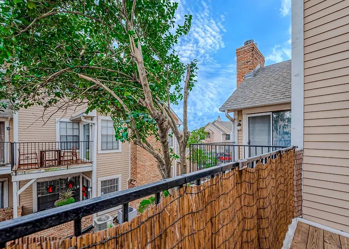 Upscale 1Br Condo In Med Center Houston