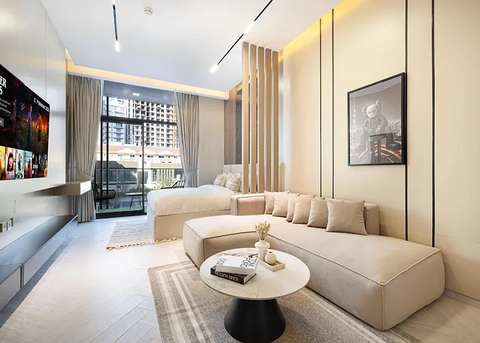 Modern & Luxurious Studio - Near Circlemall Dubai