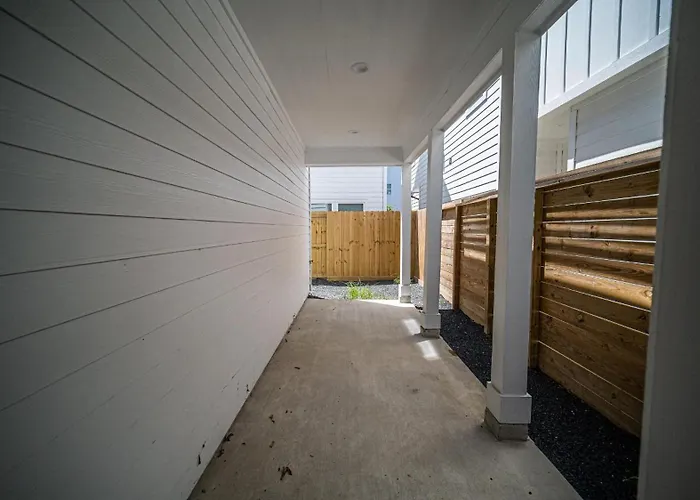 Modern Home By College, Medical Center & Stadium Houston