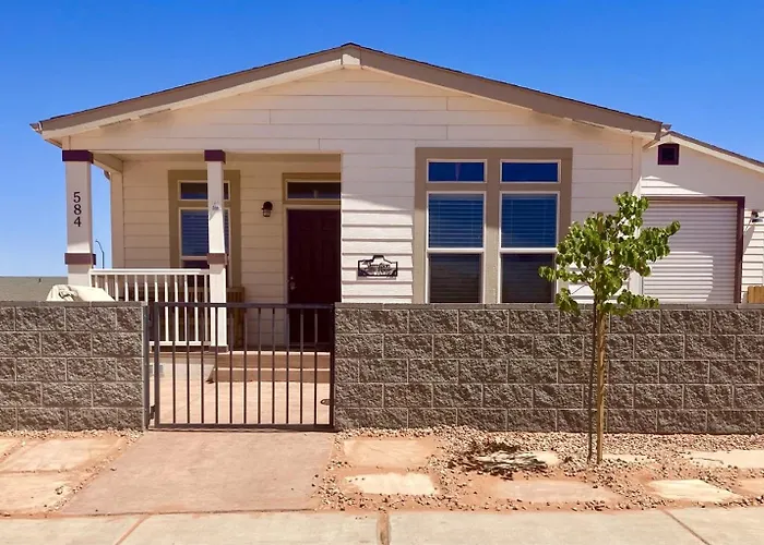 Local View Pet Friendly Boat Parking Close To Antelope Canyon & Horseshoebend Page