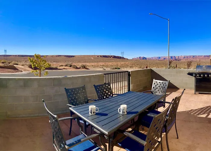 Local View Pet Friendly Boat Parking Close To Antelope Canyon & Horseshoebend Page