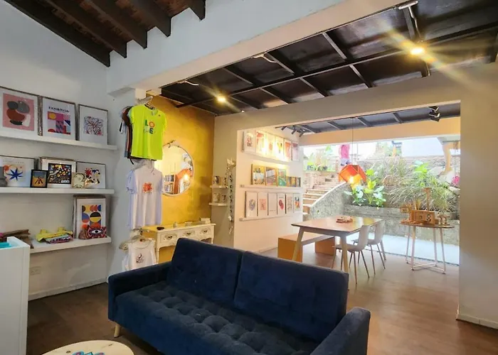 La Divina Trinidad - Galeria Wellness Hostal Cali