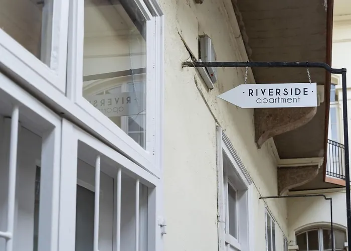 Riverside View Two Bedroom Flat By The Chain Bridge Budapest