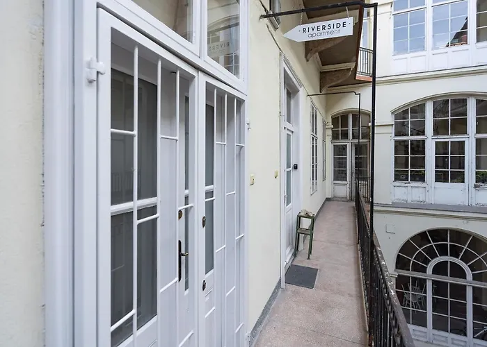 Riverside View Two Bedroom Flat By The Chain Bridge Budapest