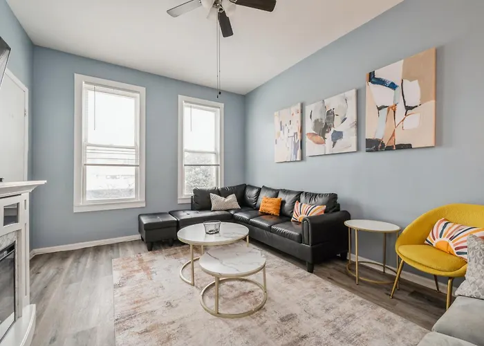 Cozy Two Bedroom Unit Near Lakeview Lincolnpark Wrigley Chicago