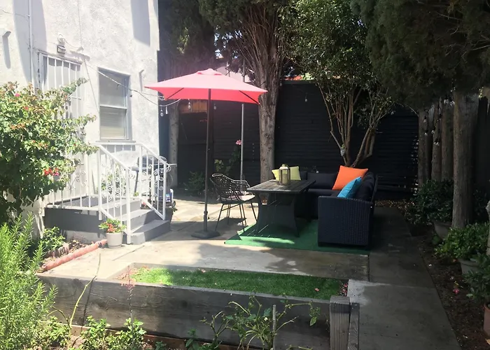 Villa 4Bed 2Ba Hollywood House Block Away From Sunset, Free Parking, Private Backyard Los Angeles