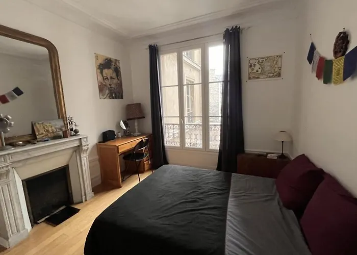 Bright Apartment On Rue Ballu Paris