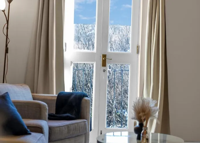 1 Double Room In Shared Apartment In Central Edinburgh With Free Parking