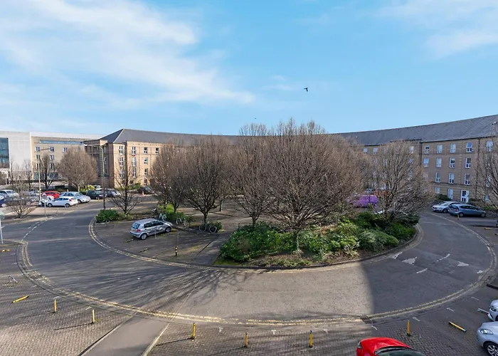 1 Double Room In Shared Apartment In Central Edinburgh With Free Parking