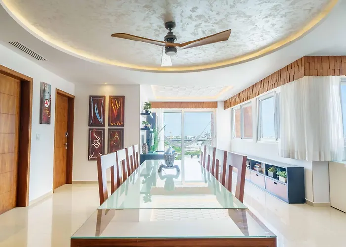 Luxury 4 Bedroom Penthouse With Private Jacuzzi Steps From Hotel Zone Cancún