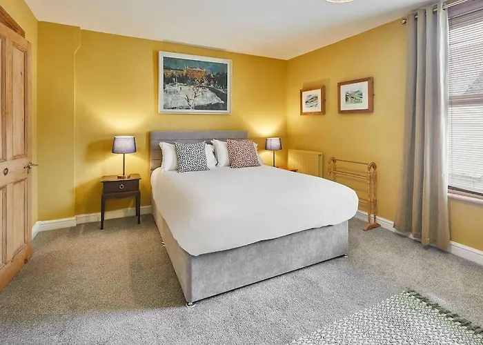 Villa Oswy Street, Whitby. Sleeps Up To 7 Guests