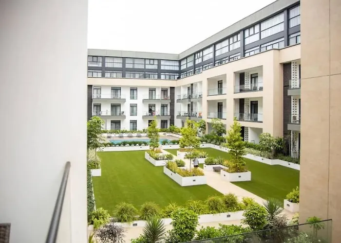 Ferienwohnung Exec 2 Bed @ Embassy Gardens Akkra