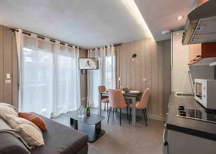 Appartement Cosy A Courchevel Avec Chambre Spacieuse Et Parking - Fr-1-563-44